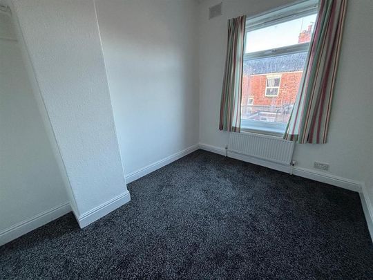 2 bedroom end of terrace house to rent - Photo 1