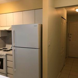 1 Bed / 1 Bath near Joyce-Collingwood Skytrain - Photo 2