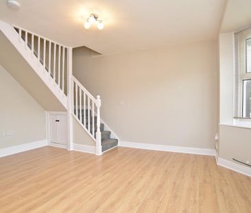 2 bedroom end of terrace house to rent - Photo 2