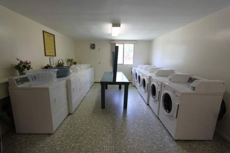 Northgate Manor - Photo 3