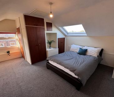 4 bedroom semi-detached house to rent - Photo 5