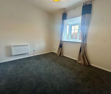 3 bedroom semi-detached bungalow to rent - Photo 4