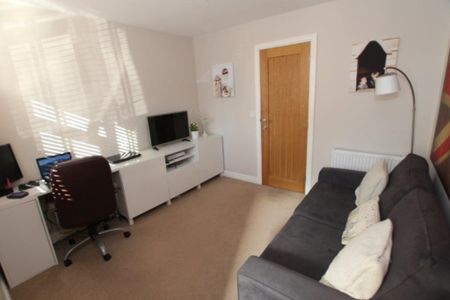 5 Bedroom Semi-Detached House, Chester - Photo 2