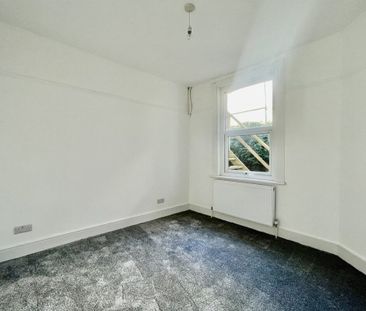 3 bed Flat Satanita Road, SS0 - Photo 3