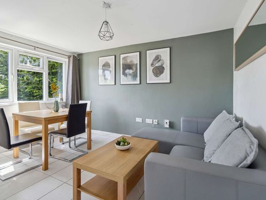 🧋F. M Property Solutions Are Pleased To Present This Property In A Great Location, Close To Local Shops, Town Centre And The Beautiful High Wycombe Countryside. The Best Of Both Worlds🧋 Room 5 - Photo 1