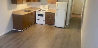 Bachelor / Studio - Available - Boundary & East Hastings - Photo 2