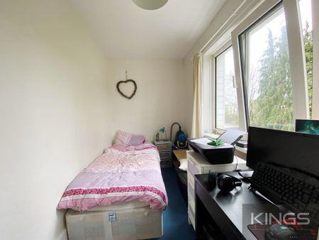 4 bedroom semi-detached house to rent - Photo 5