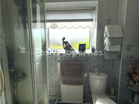 2 bedroom ground floor flat to rent - Photo 4