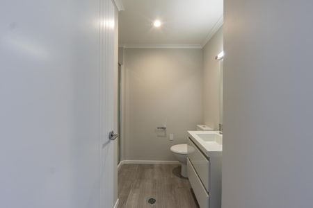 Beautifully Presented Executive Townhouse - Photo 4