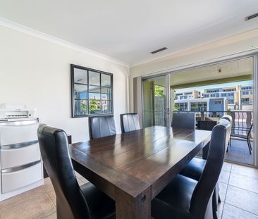 3-Bedroom Apartment in Prestigious Emerald Lakes - Photo 3