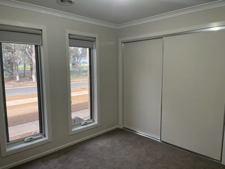 Light, Bright & Spacious! - Photo 4