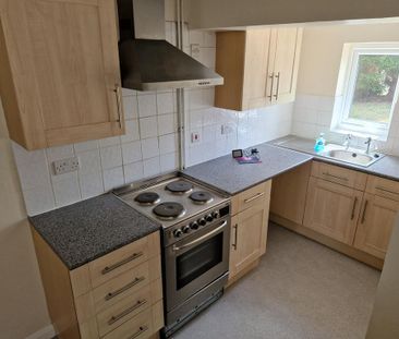 3 bedroom semi-detached house to rent - Photo 3