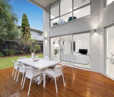 TIMELESS SOPHISTICATION AND UNRIVALLED BEACHSIDE LIVEABILITY - Photo 2