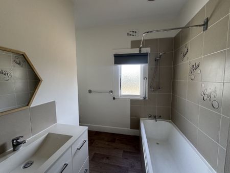 You'll Love, Living Here! - Photo 5