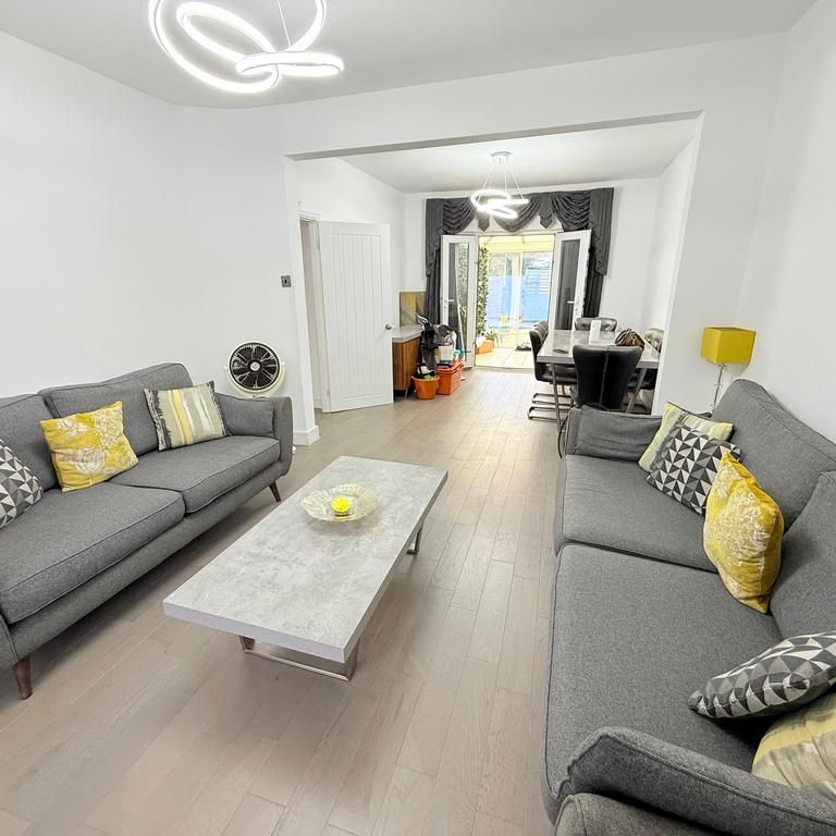 3 bedroom semi-detached house to rent - Photo 1