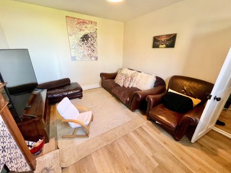 Bedford Road, Northampton, Little Houghton - Photo 2