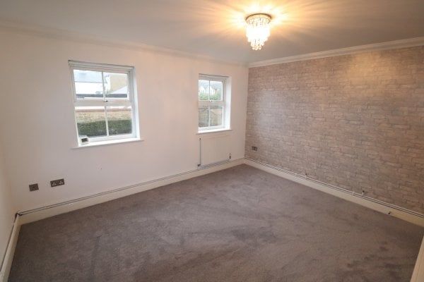 The Courtyard - Brentwood, Property for rent - Photo 1