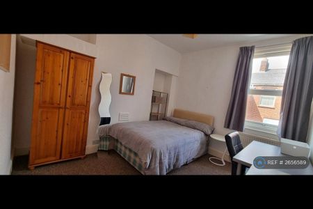 4 bedroom terraced house to rent - Photo 4