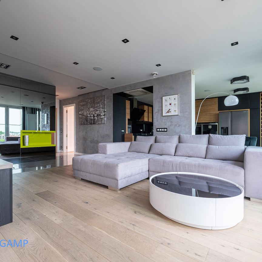 3-Bedroom Unique Penthouse by the River - Фото 1