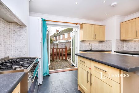 3 bedroom house to rent Queens Crescent, Eastbourne, BN23 - Photo 4