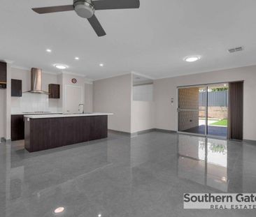 Easy Care Family Home! - Photo 4