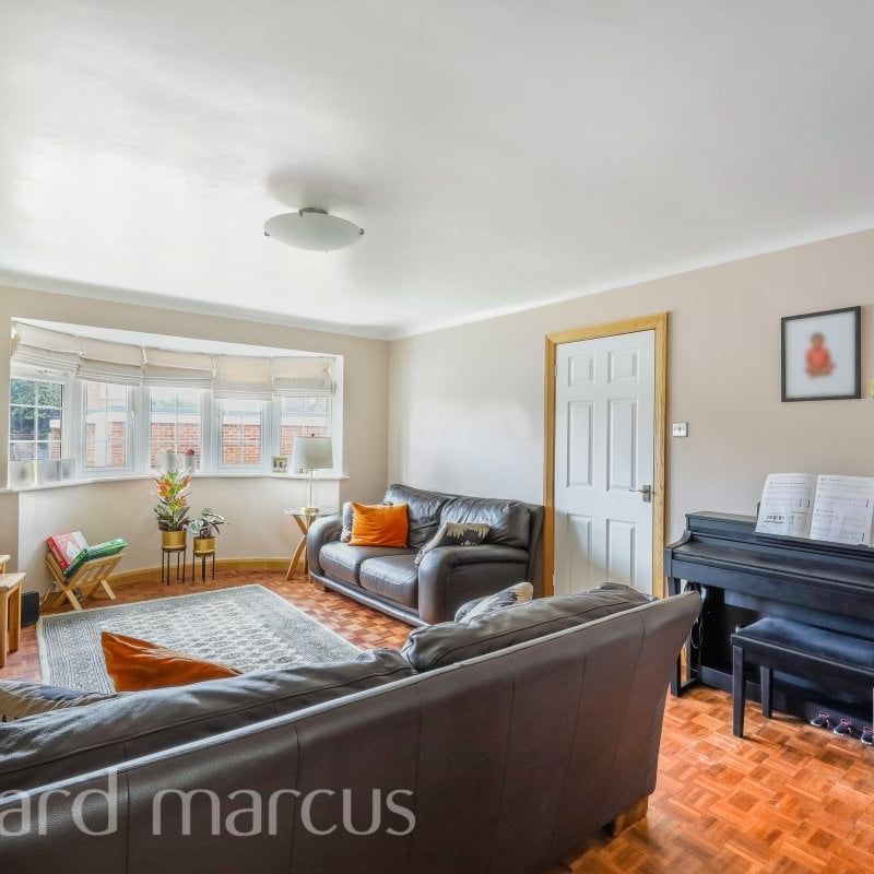 Spencer Close, Epsom - Photo 1