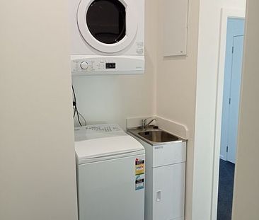 1 re-modelled ensuite studio bedroom in central - Photo 6