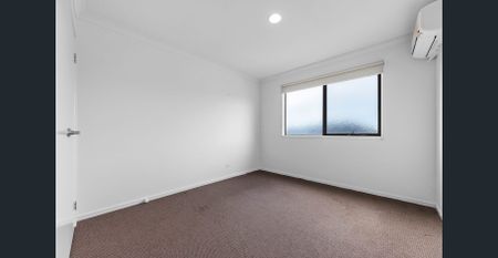 Spacious townhouse great location walking to train station - Photo 2