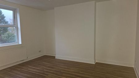 3 bedroom flat to rent - Photo 3