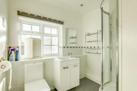 4 bedroom detached house to rent - Photo 5