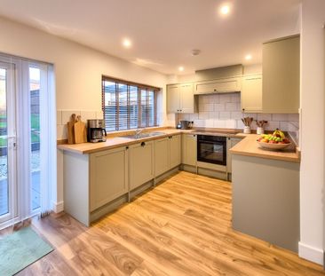 3 Bedroom End Terraced House To Rent - Photo 1