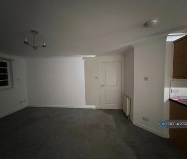 3 bedroom flat to rent - Photo 3