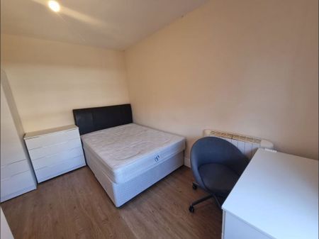 6 Bed Student Accommodation - Photo 4