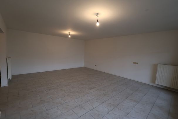 Een gerenoveerd appartement op de 2de verdieping van 102m² met 2 slaapkamers en terras. - Foto 1