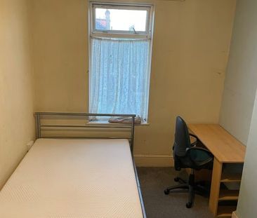 Room in a Shared House, Green Lane, IG3 - Photo 2