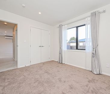 Looking for a comfortable and conveniently located home? Look No Fu... - Photo 2