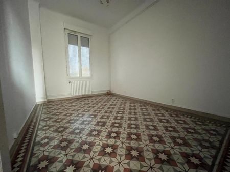 Location Appartement 3 pièces 74m² AVIGNON 84000 - Photo 4