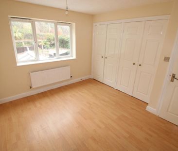 4 bedroom detached house to rent - Photo 2