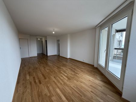 Appartement rafraîchi de 3 pièces au 9? étage, avec balcon et vue dégagée. - Photo 4