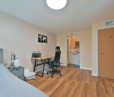 2 bedroom flat to rent - Photo 4