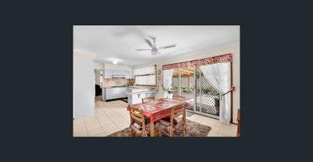 🏡 Charming Family Home in a Prime Hassall Grove Location - Photo 4