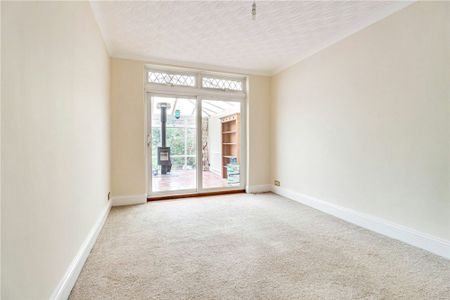 Bullens Green Lane, Colney Heath, St. Albans, AL4 0QR - Photo 2