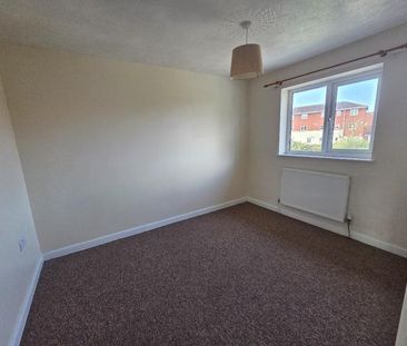 3 bedroom end of terrace house to rent - Photo 3