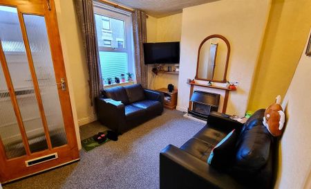 2 bedroom private hall to rent - Photo 3