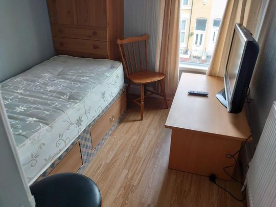 1 bedroom in a house share to rent - Photo 1