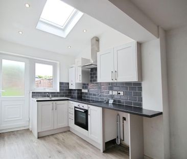 2 bedroom end of terrace house to rent - Photo 6