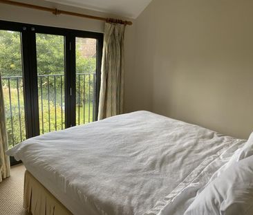 Near Royston Double Room with Own Bathroom - Photo 4