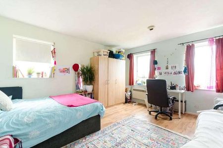 Maplehurst Close, Kingston, KT1 - Photo 2