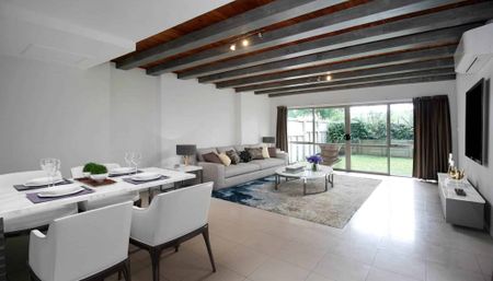 3 BEDROOM HOME IN GREAT LOCATION - Photo 2