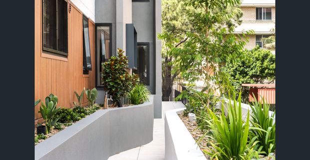 Sophisticated Luxury | 3 Bed Penthouse with Iconic Views (Access via Merlin St) - Photo 1